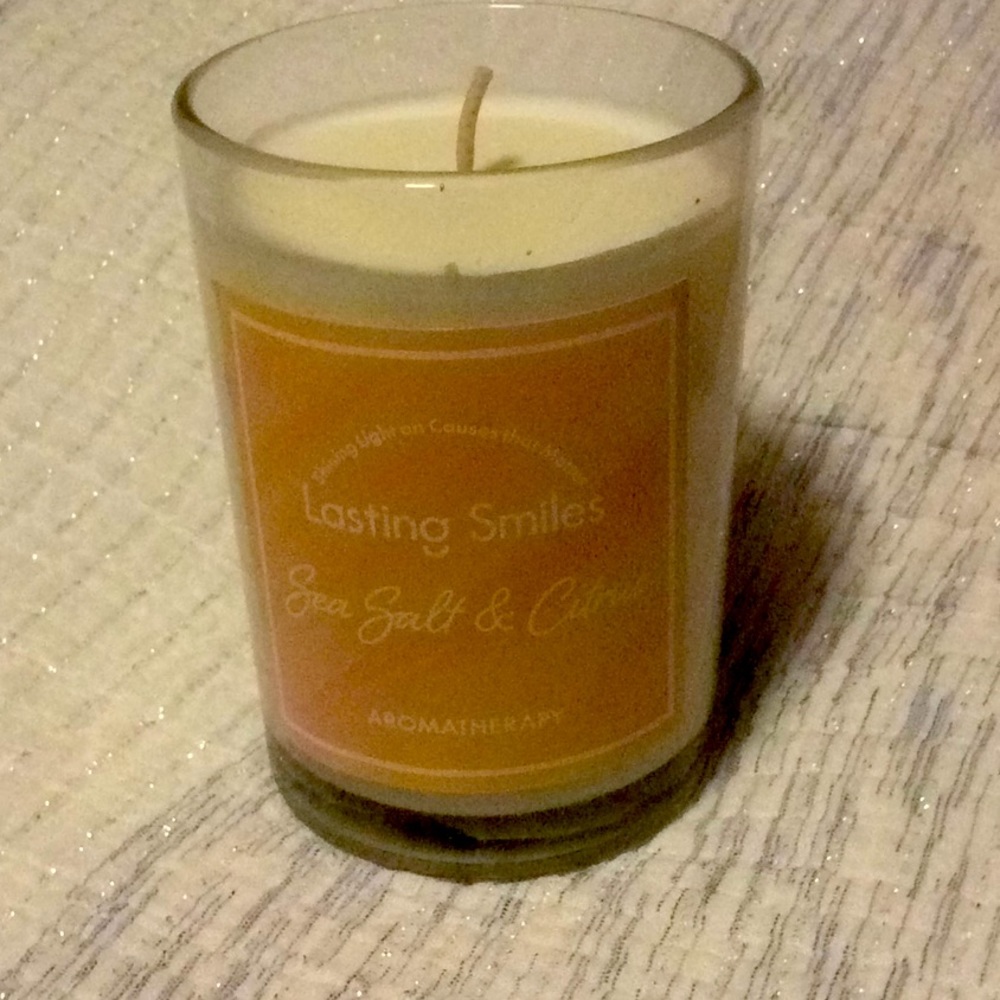 NIB Aromatherapy Candle: Sea Salt & Citrus